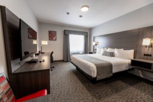 king-BC-Hotel-Hinton-Kanata