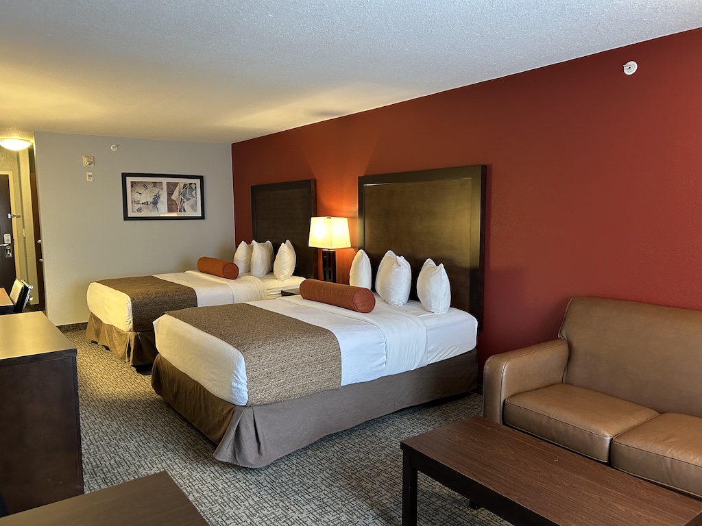 Invermere Hotel room Double Queen