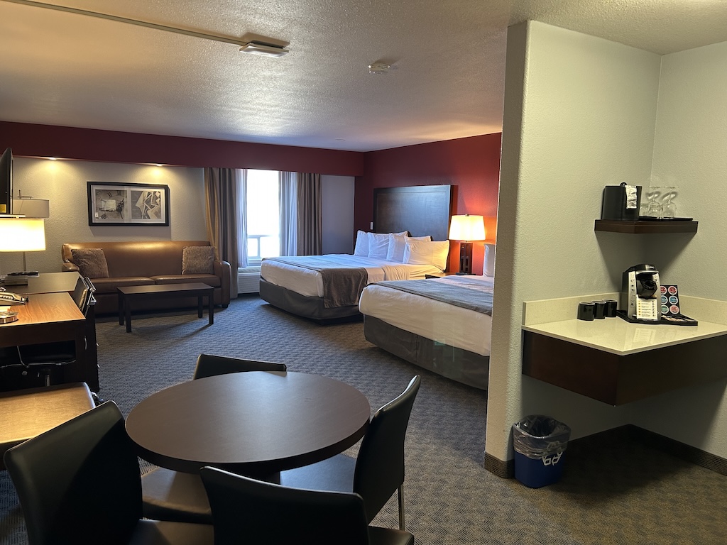 Invermere Hotel room Double King Suite